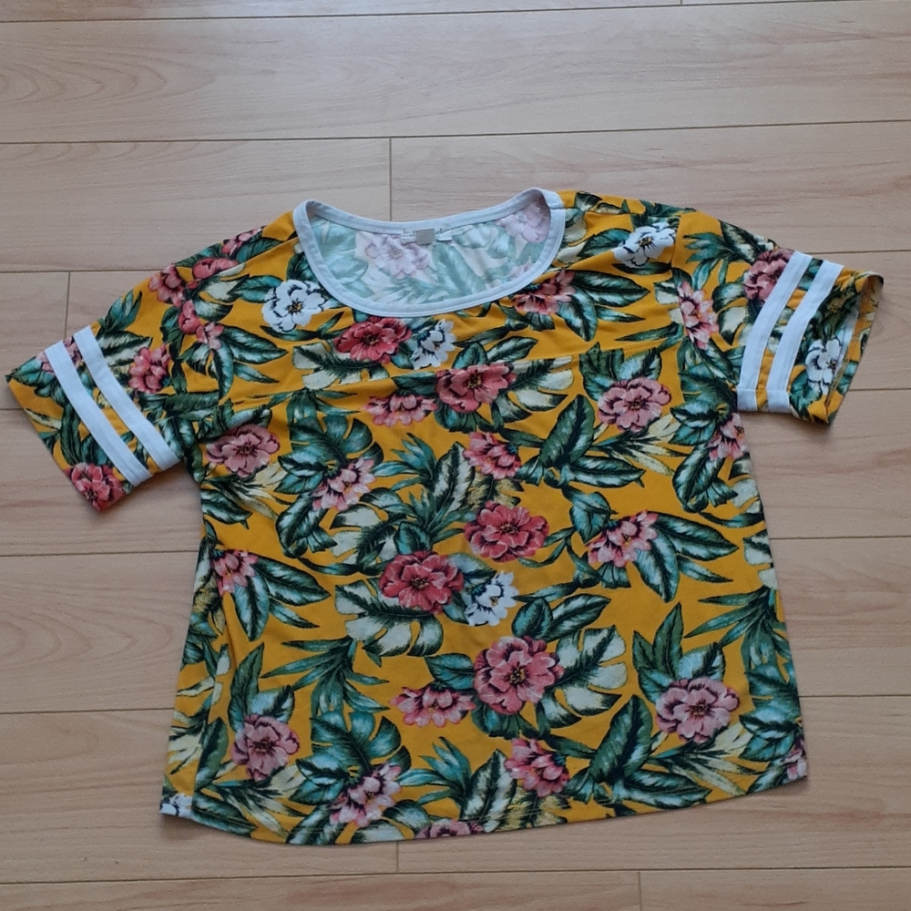 Soft flower T-shirt